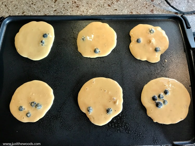how to make homemade blueberry pancakes