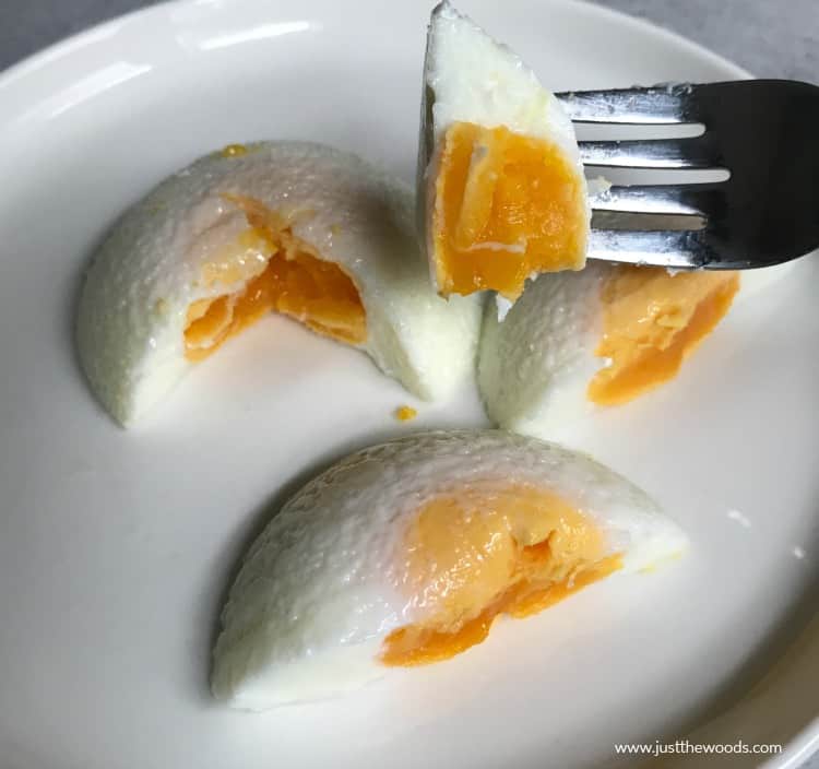 poached eggs with cooked yolk, how long to cook a poached egg