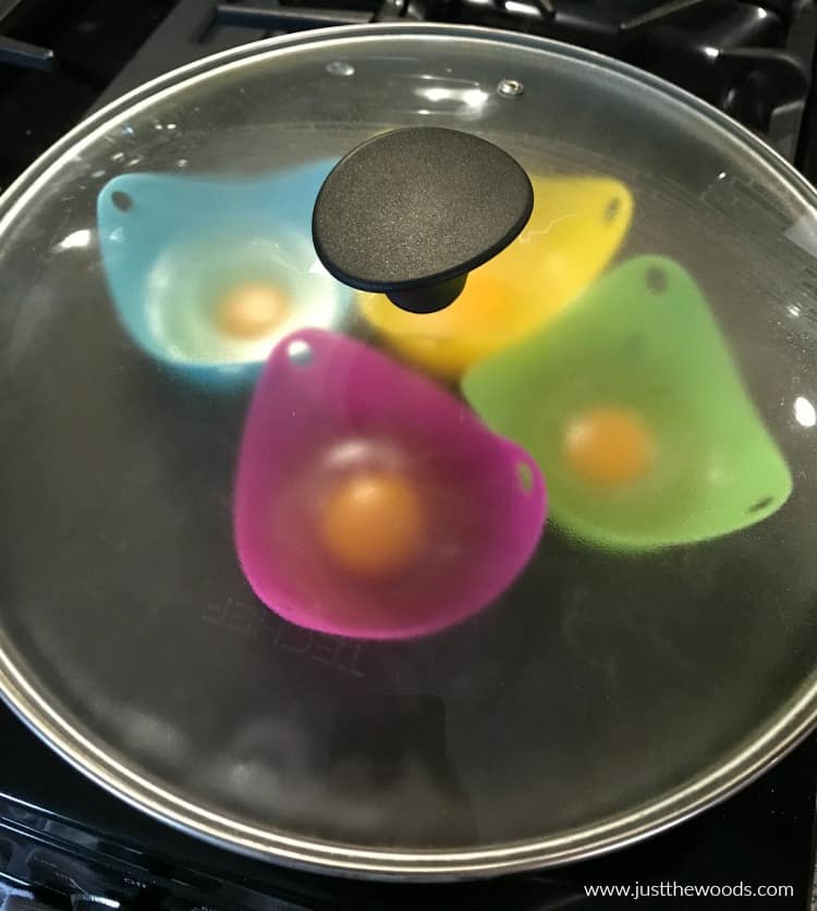 easy poached eggs in silicone egg poachers in egg poacher pan