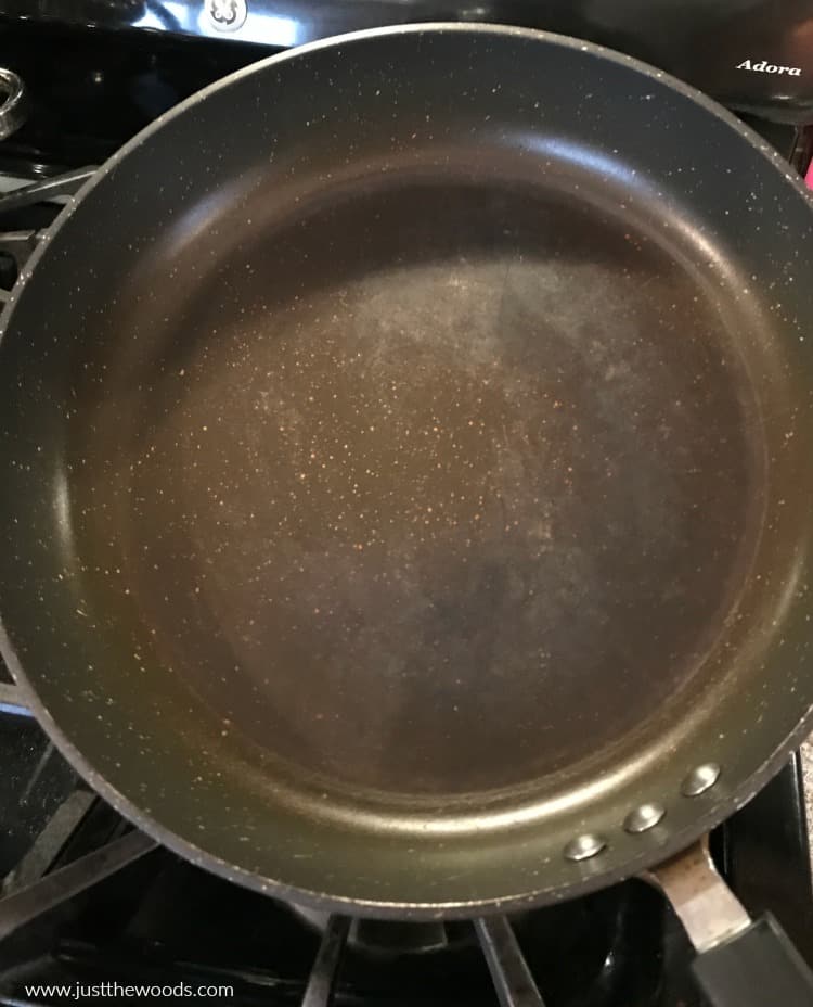 non stick pan for poaching eggs 