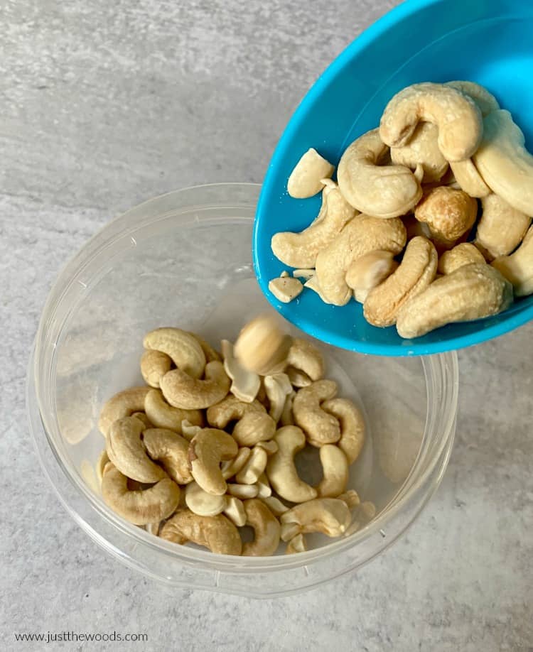 cashews in bowl