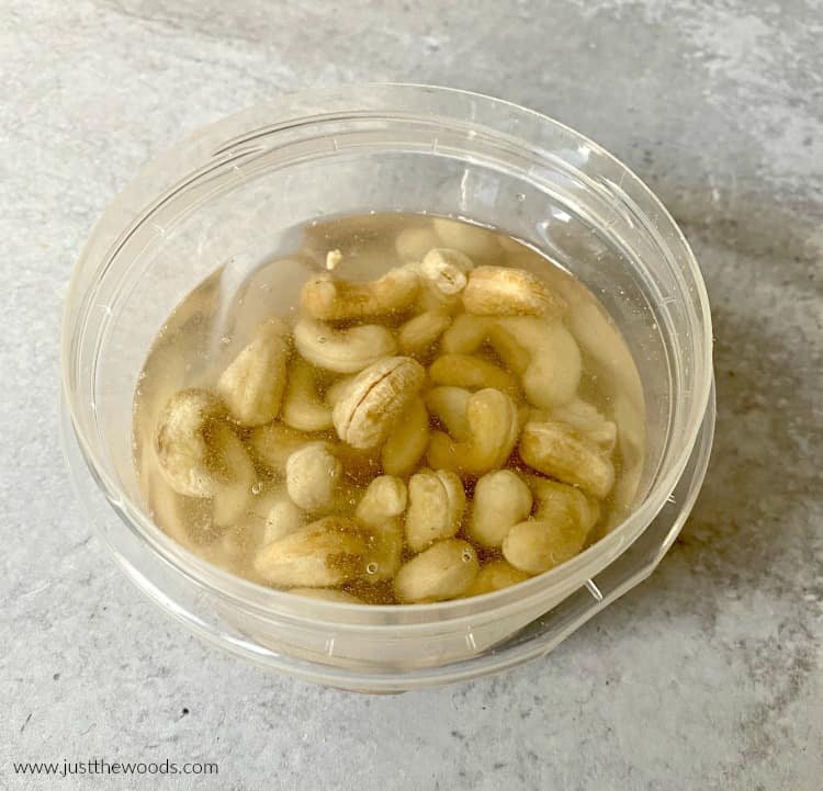 soaking cashews in water