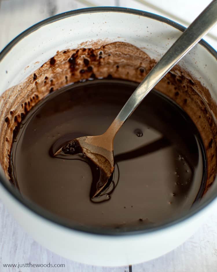 melted chocolate sauce for macaroon recipe