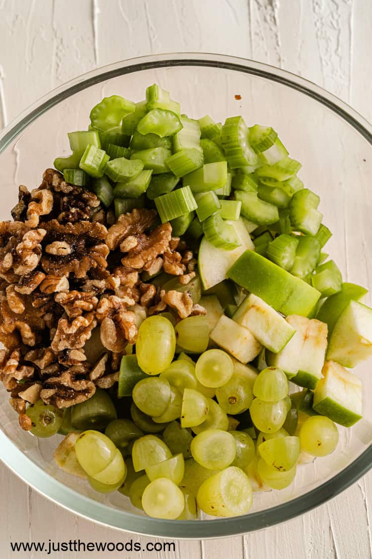 ingredients for how to make a Waldorf salad