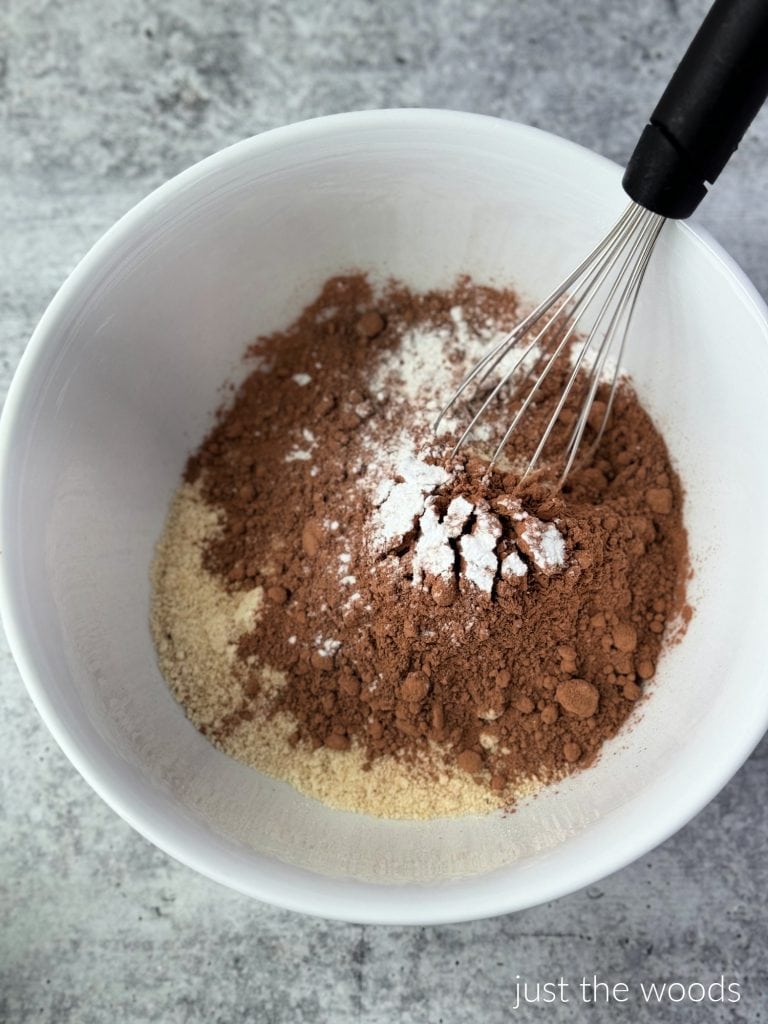 whisk dry ingredients 