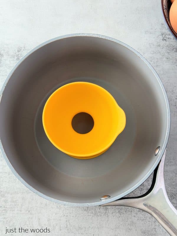 How to Poach an Egg in a Poacher for Perfect Eggs