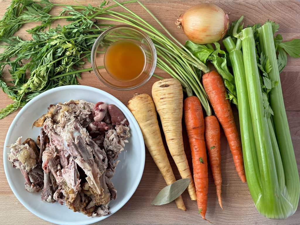 ingredients to make homemade chicken stock 