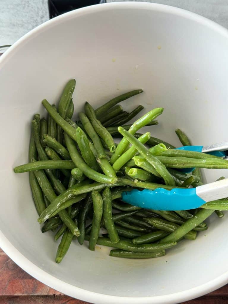 toss green beans with tongs