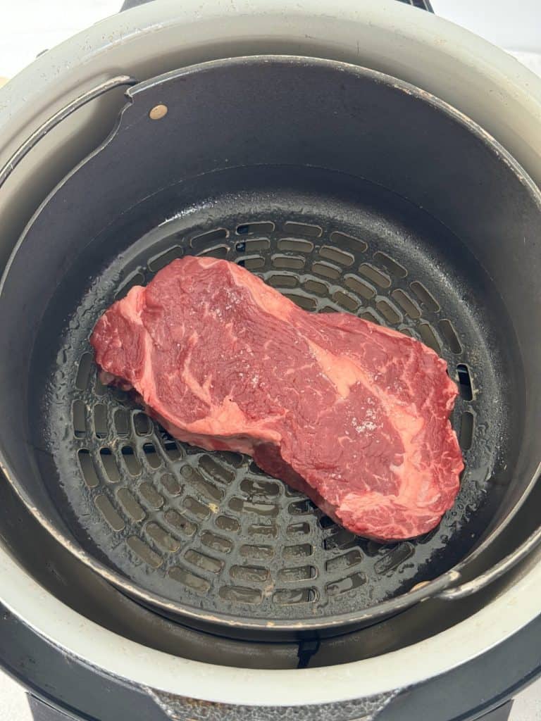 steak in air fryer basket 