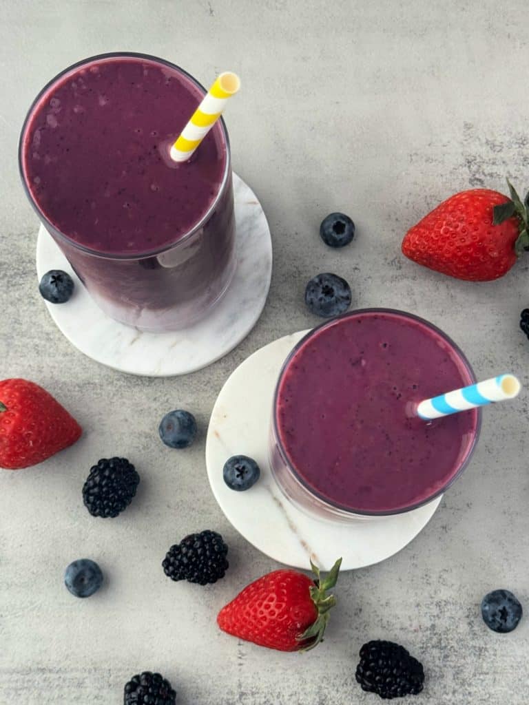 Berry Protein Smoothie recipe with fresh berries 