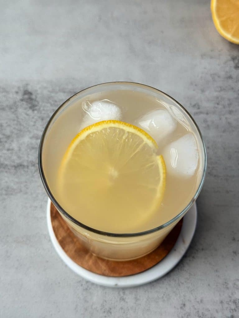 Apple Cider Vinegar and Lemon Juice Drink Recipe with lemon slice