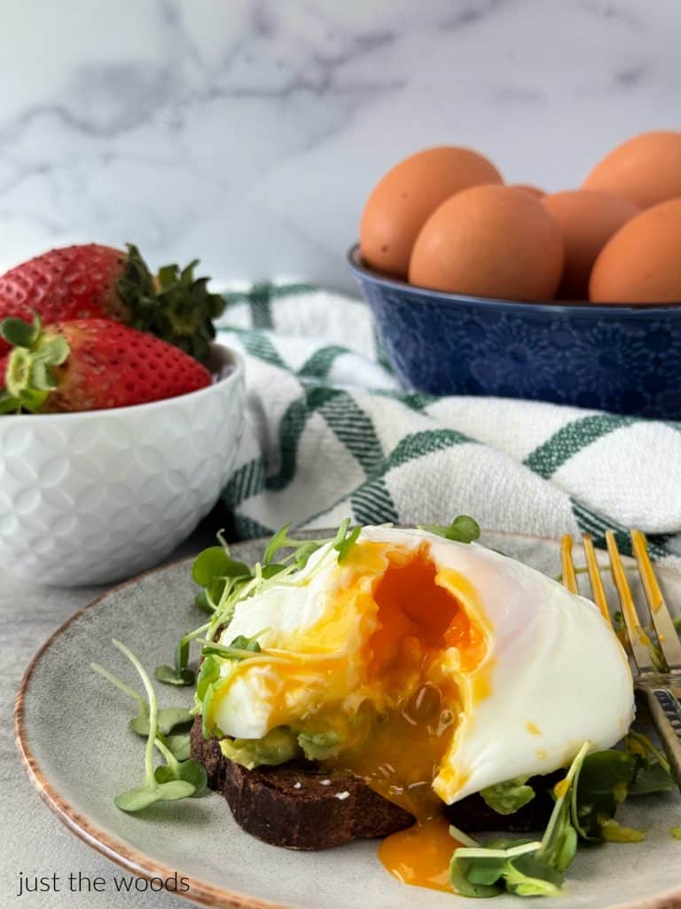 How to Poach an Egg in a Poacher for Perfect Eggs