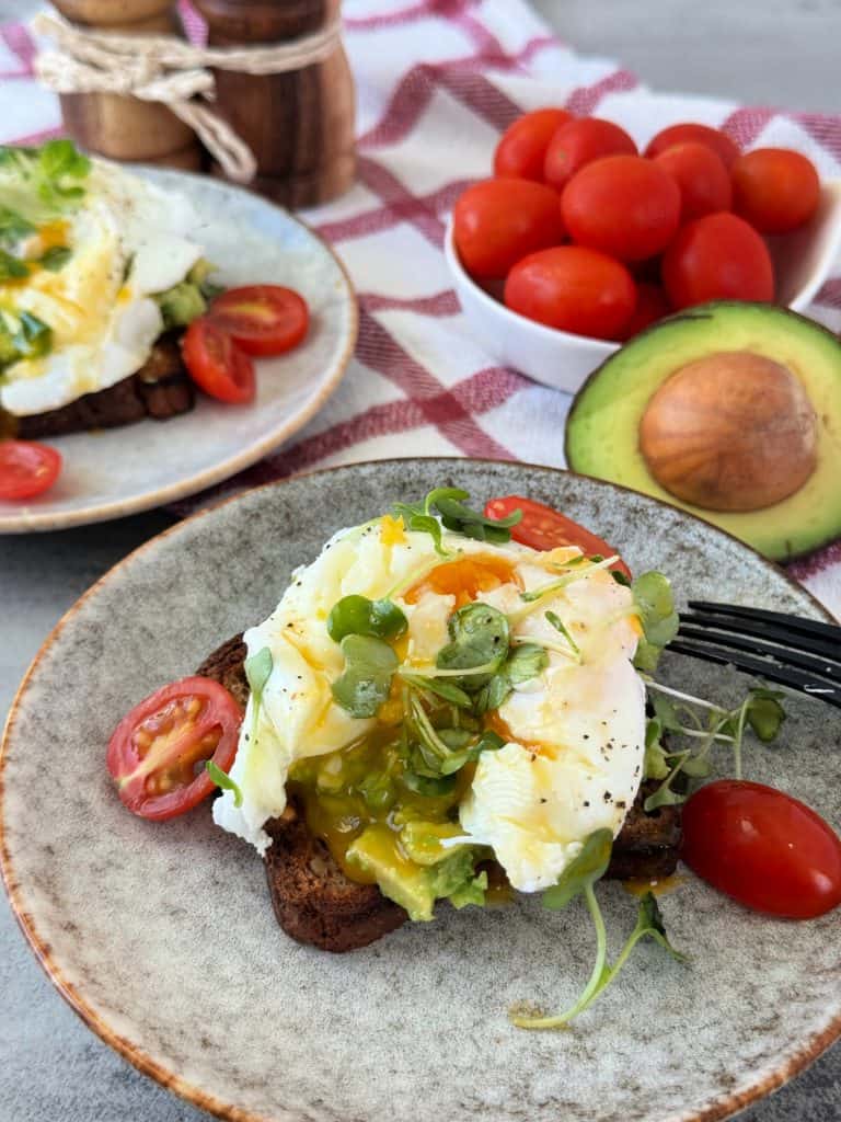 easy breakfast Poached Eggs Recipe