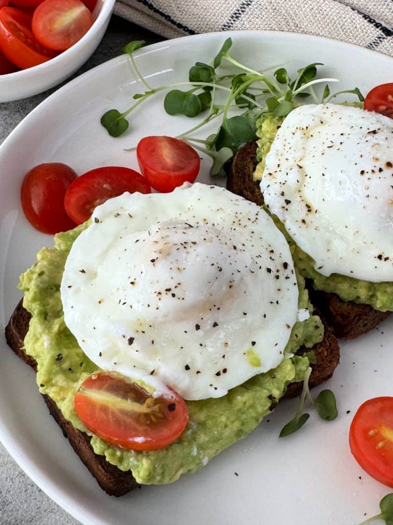 poached eggs with avocado