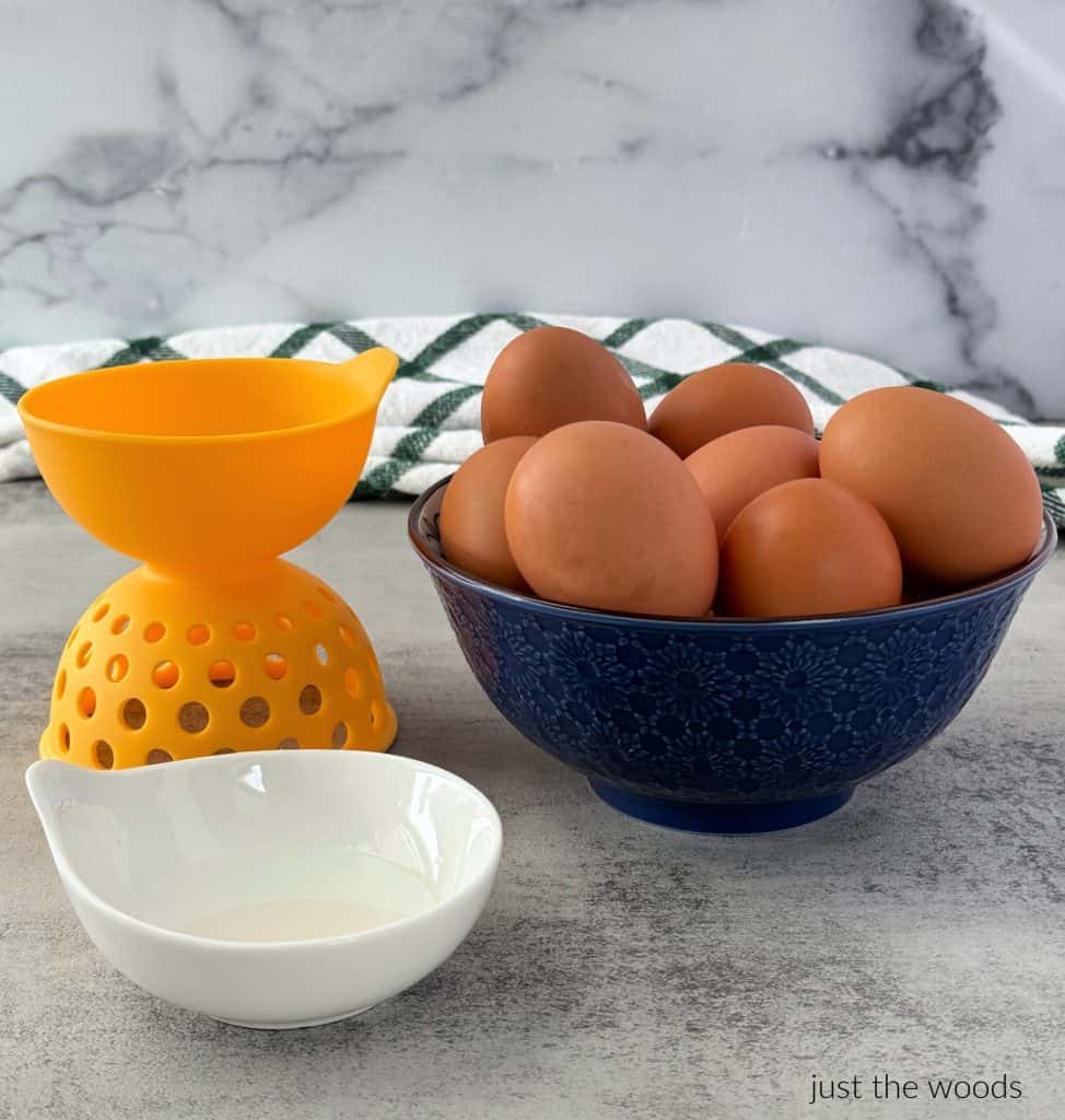 How to Poach an Egg in a Poacher for Perfect Eggs