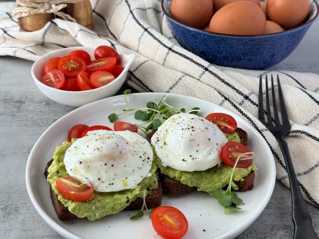 How to Poach Eggs in a Plastic Microwave Egg Poacher