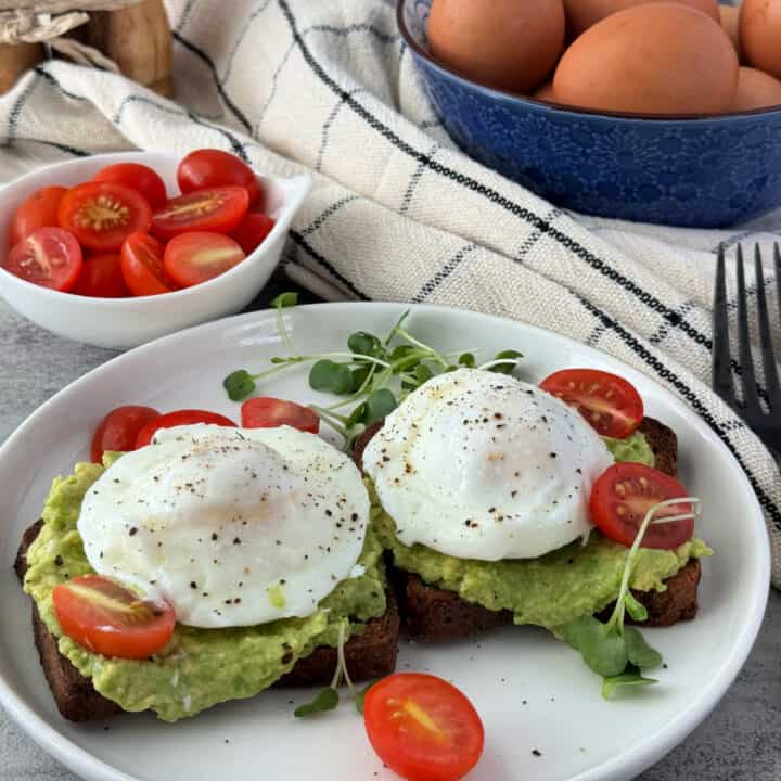 How to Poach Eggs in a Plastic Microwave Egg Poacher