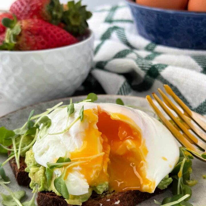 How to Poach an Egg in a Poacher for Perfect Eggs