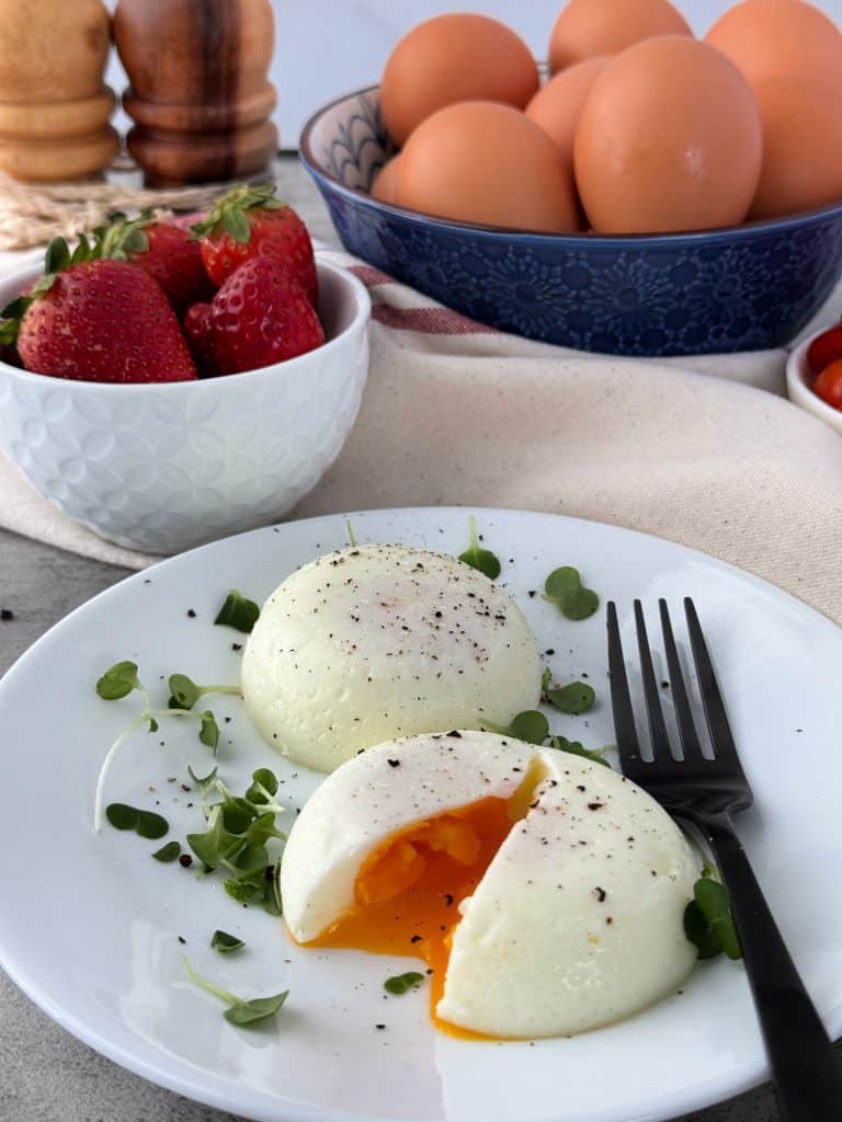 how to make poached eggs with a poached egg maker