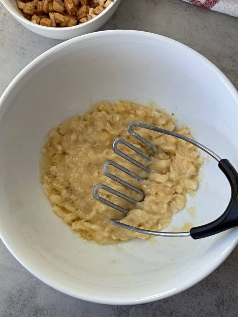 mashed banana in bowl 