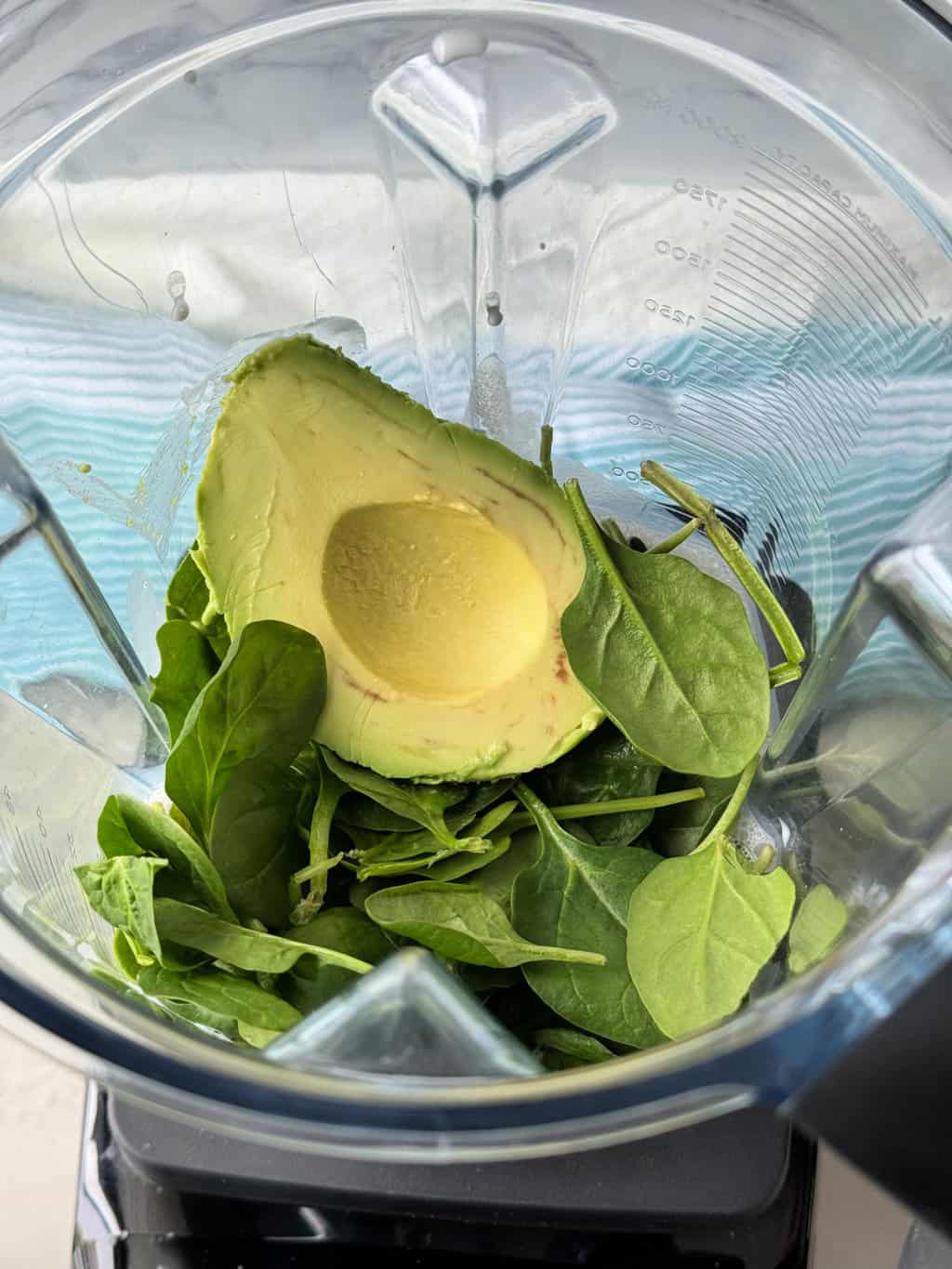 Creamy Avocado Banana Spinach Smoothie Recipe