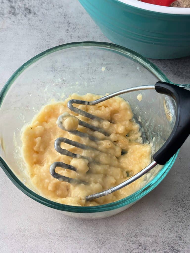 mashed banana in bowl 