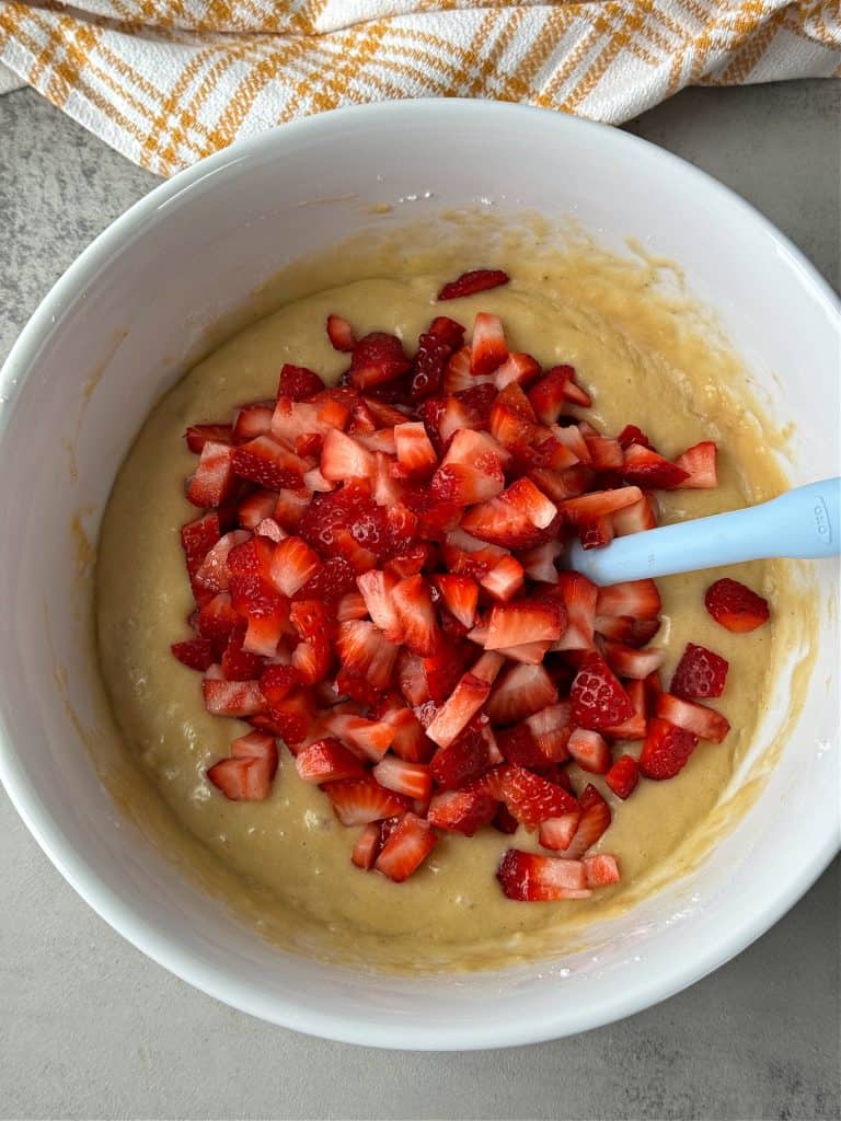 muffins made with fresh strawberries 