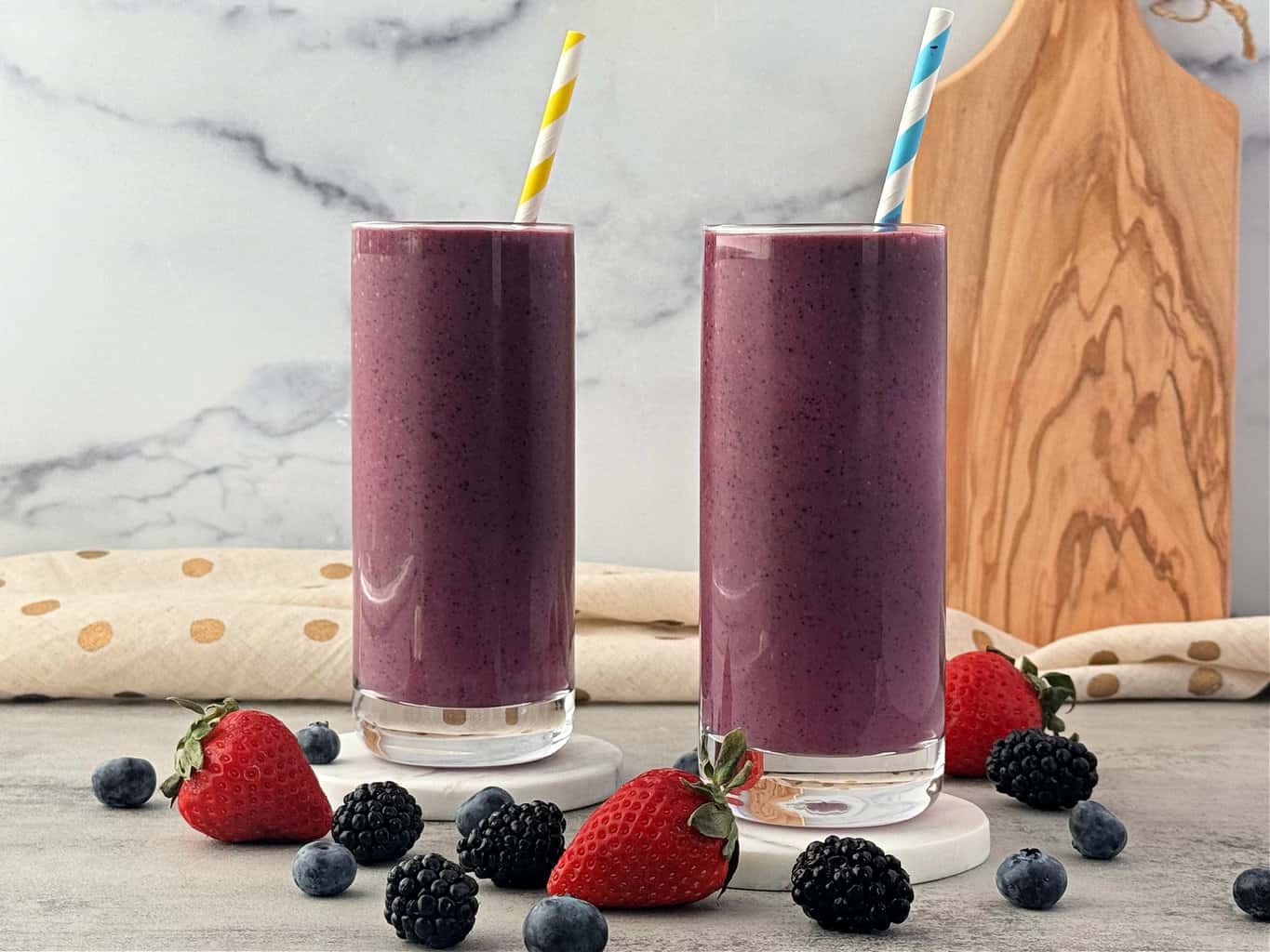 How to Make a Healthy Mixed Berry Protein Smoothie