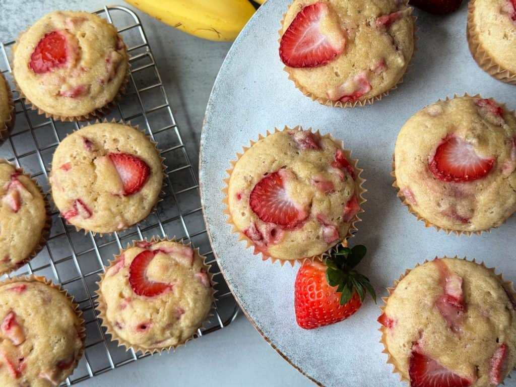 how to make Healthy Strawberry Banana Muffins