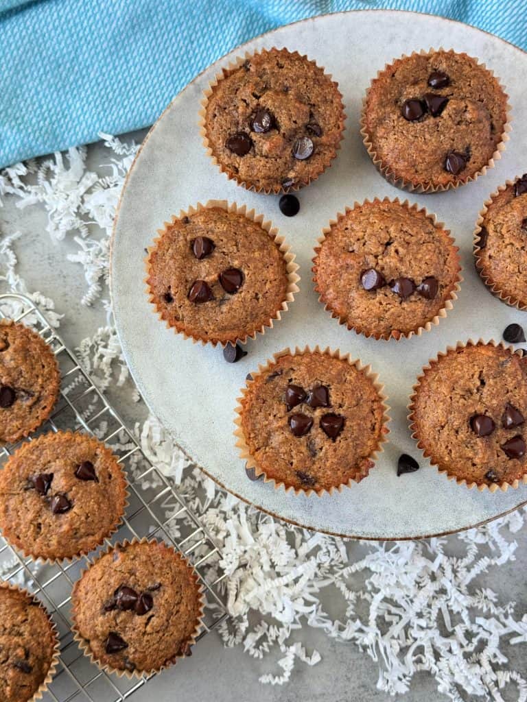 how to make healthier chocolate chip muffins, healthy chocolate chip muffins recipe 