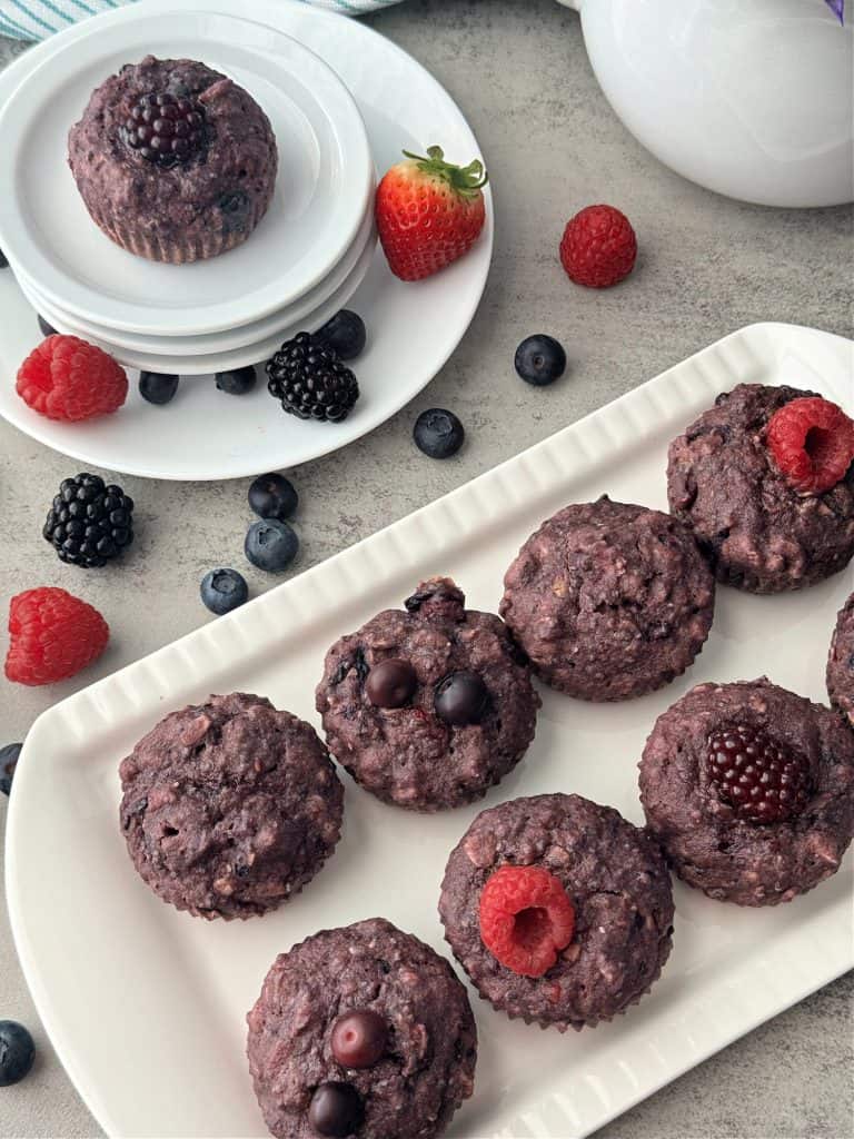 easy healthy Berry Oatmeal Muffins