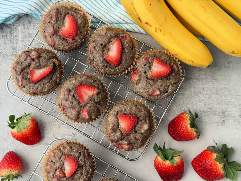 how to make strawberry banana muffins