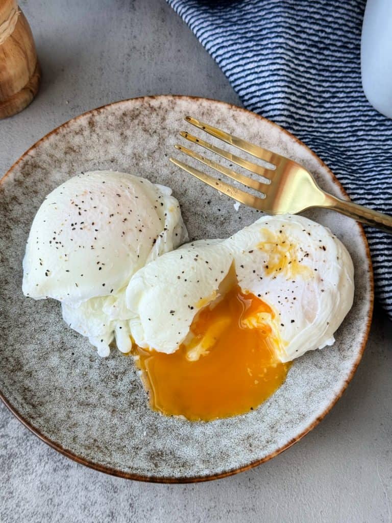 how to poach eggs 