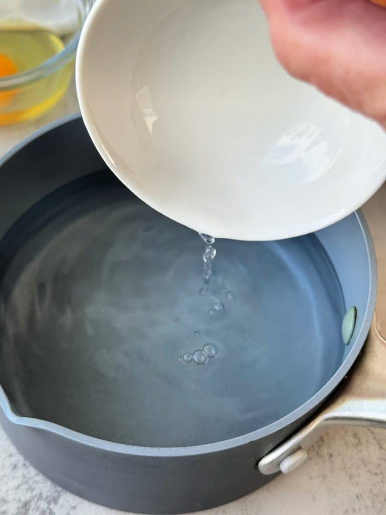 white vinegar in hot water