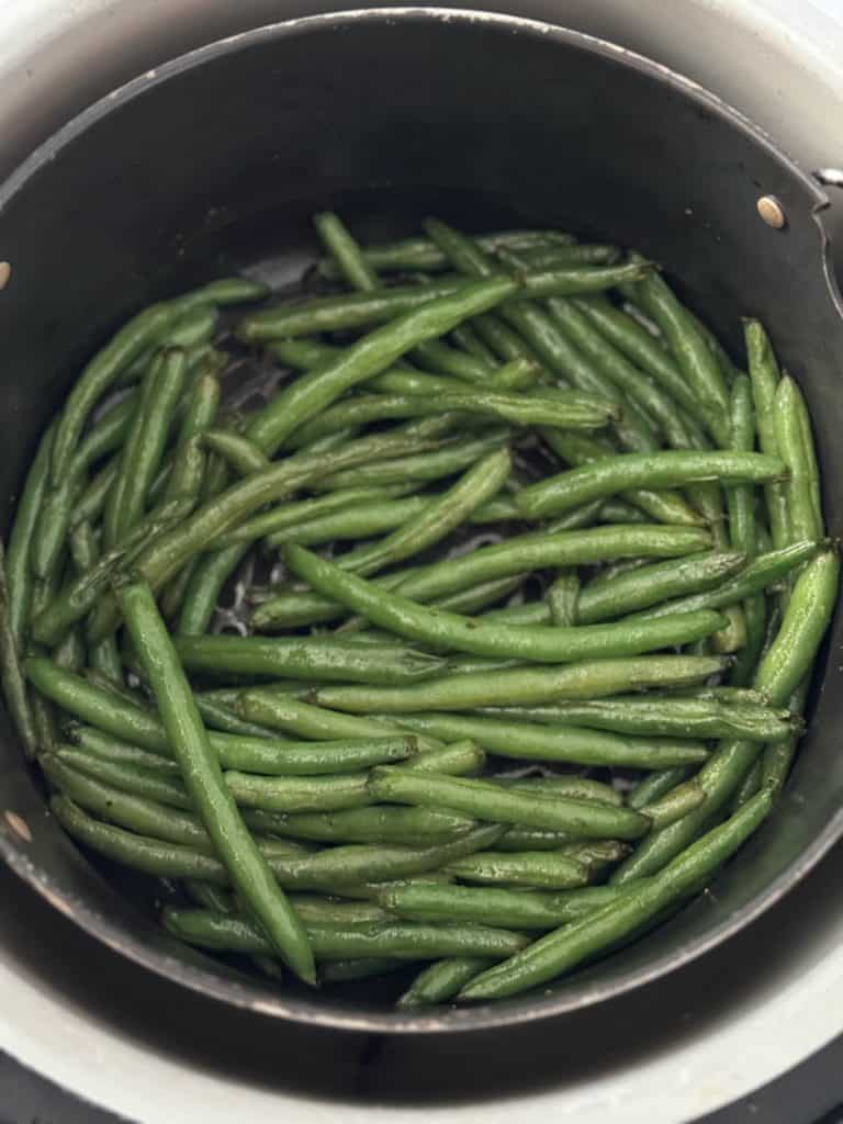 green beans in air fryer basket 