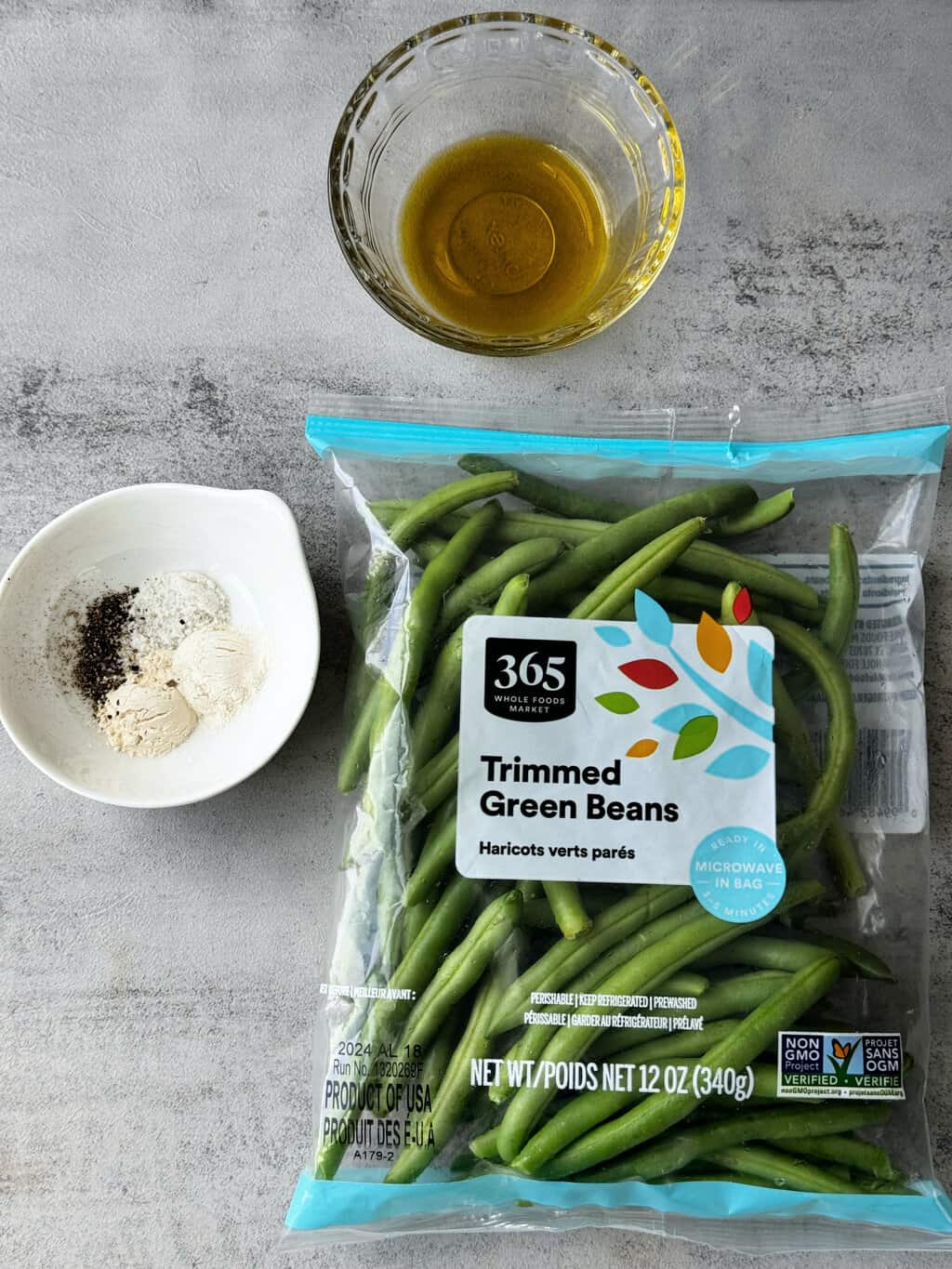 green beans recipe using bag of fresh green beans with olive oil garlic powder, onion powder salt and pepper