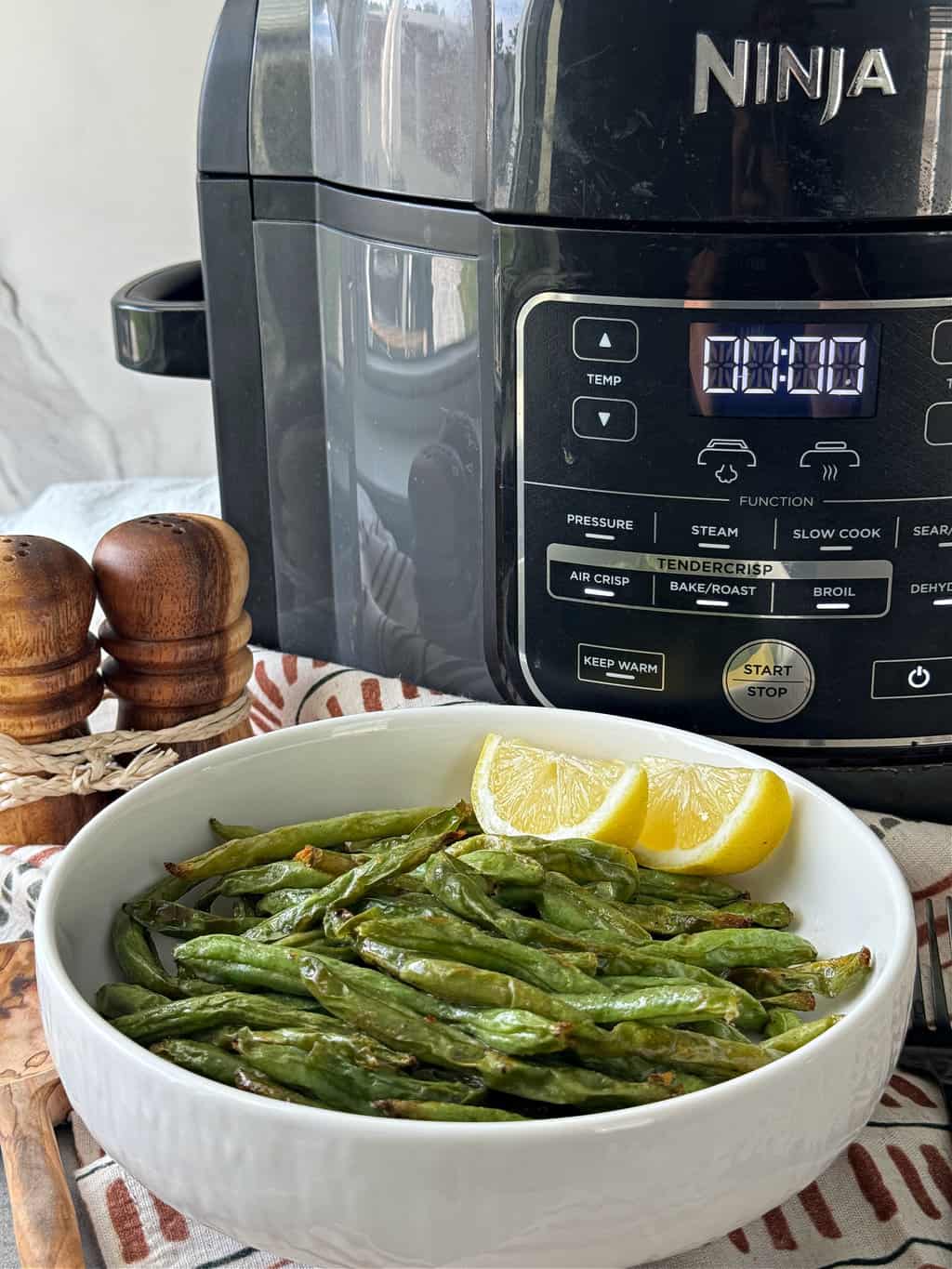 easy-healthy-Ninja-Foodi-green-beans recipe