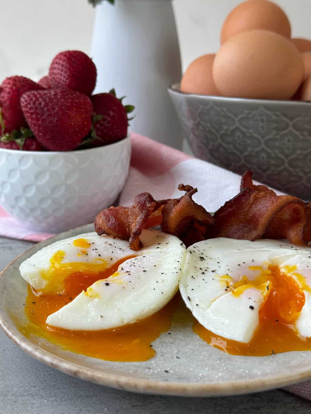 best-instructions-for-how-to-poach-eggs-in-silicone-cups