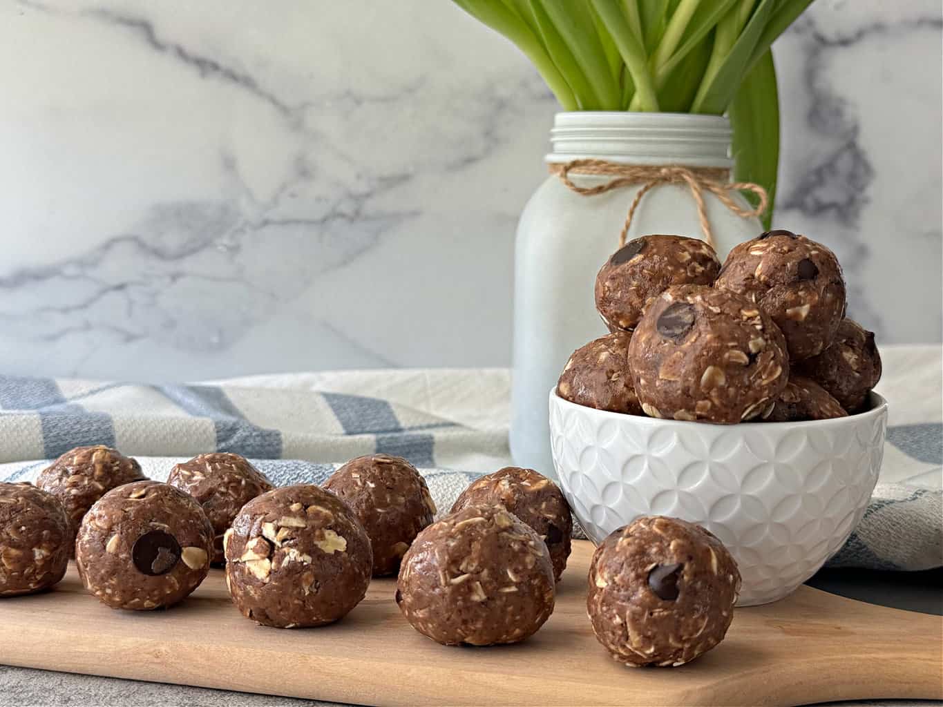 Chocolate Protein Energy Balls with Peanut Butter