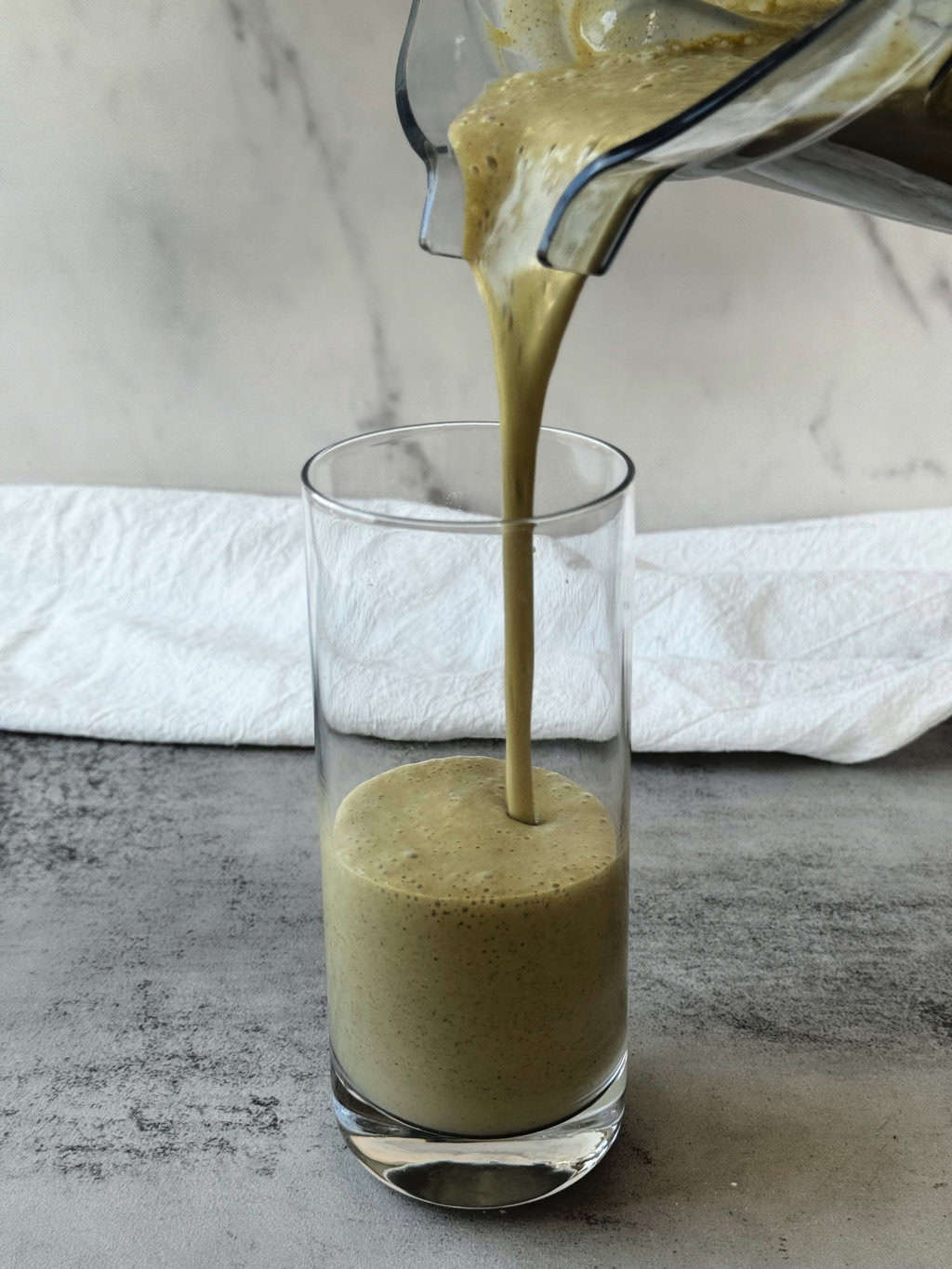 green smoothie in glass