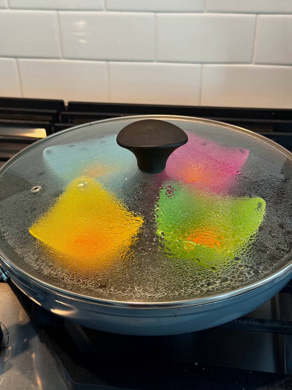 how-long-to-poach-eggs-in-silicone-cups