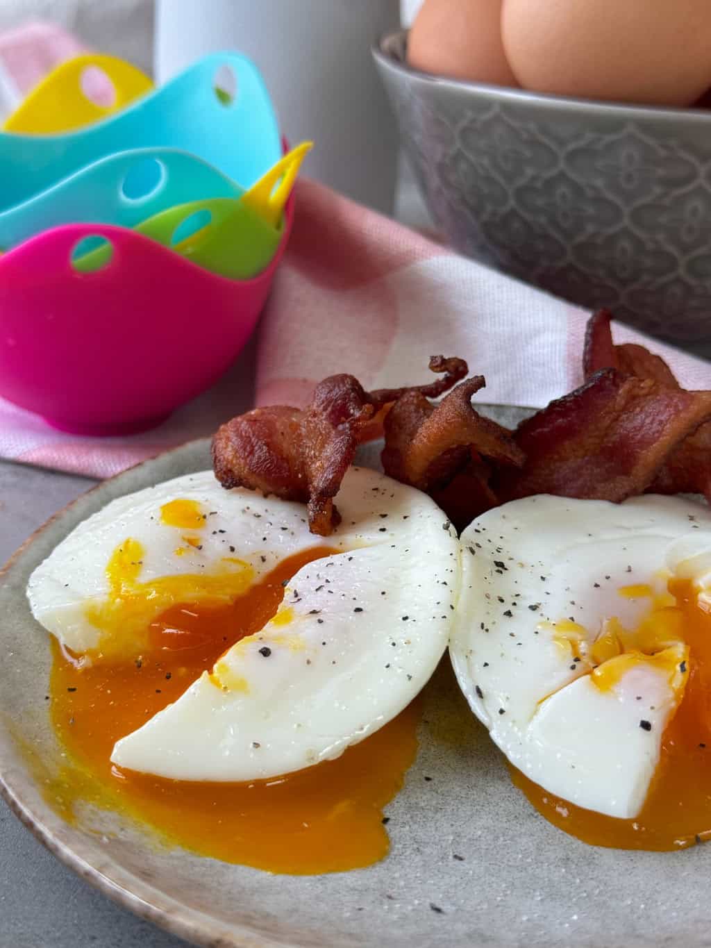 runny-yolks-poached-eggs-in-silicone-cups-with-bacon