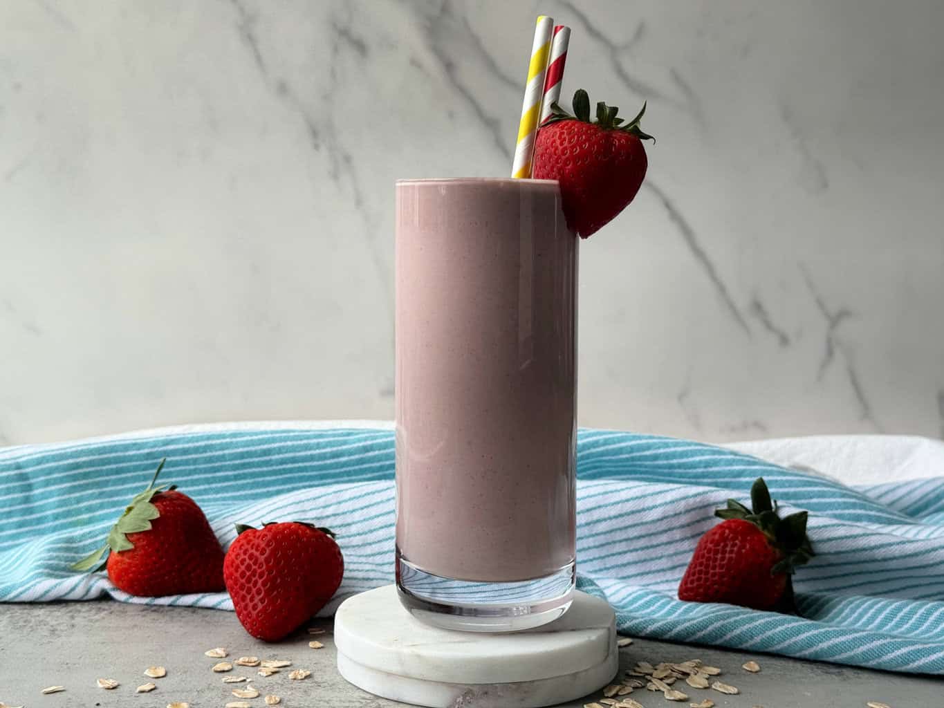 Easy Strawberry Oatmeal Almond Milk Smoothie Recipe