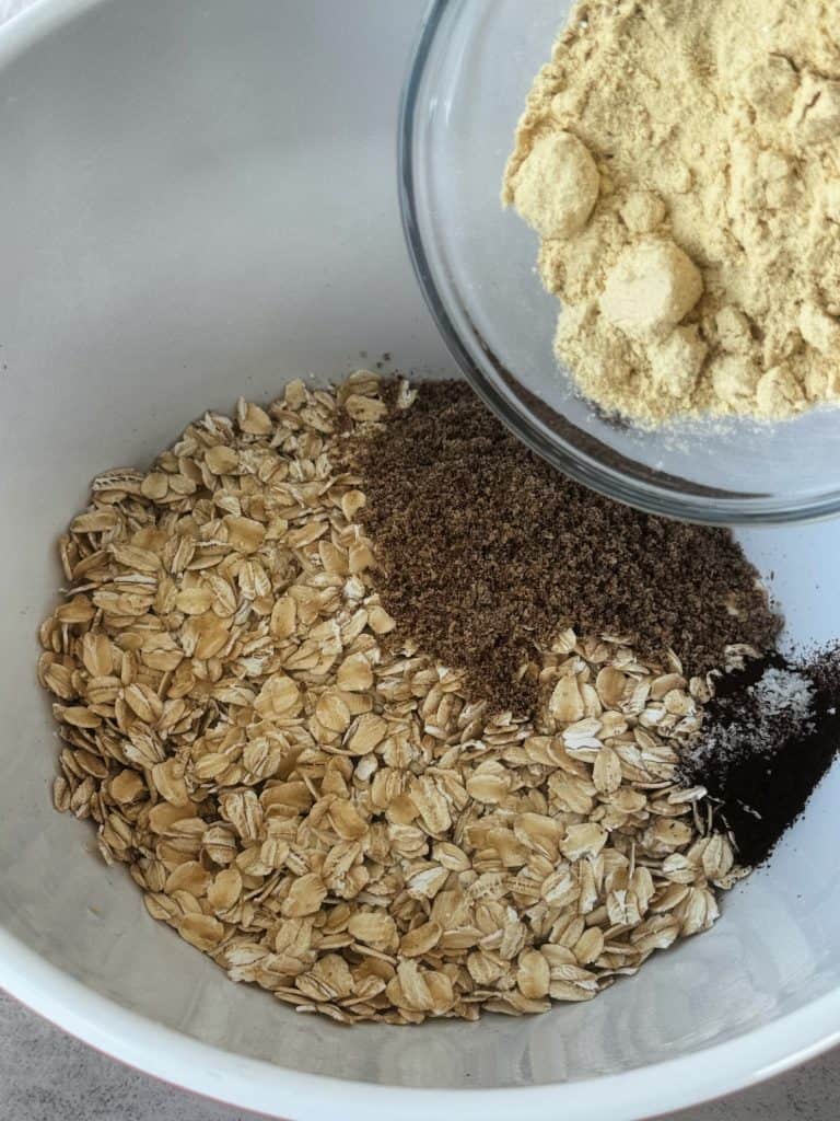 Oat Protein Ball Recipe with Peanut Butter and Oats
