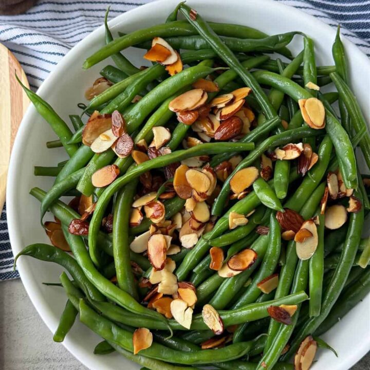 fresh green beans with almonds