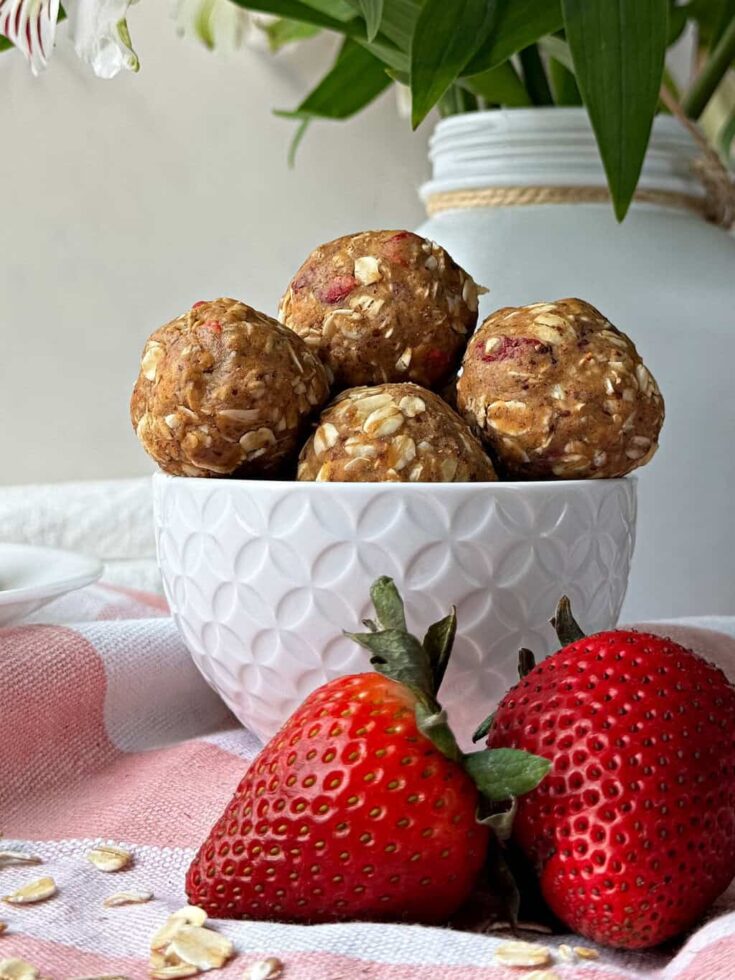 Oat Protein Ball Recipe with Peanut Butter and Oats