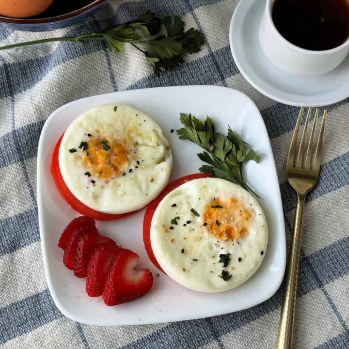How to Use a Microwave Egg Cooker for Perfect Eggs in the microwave