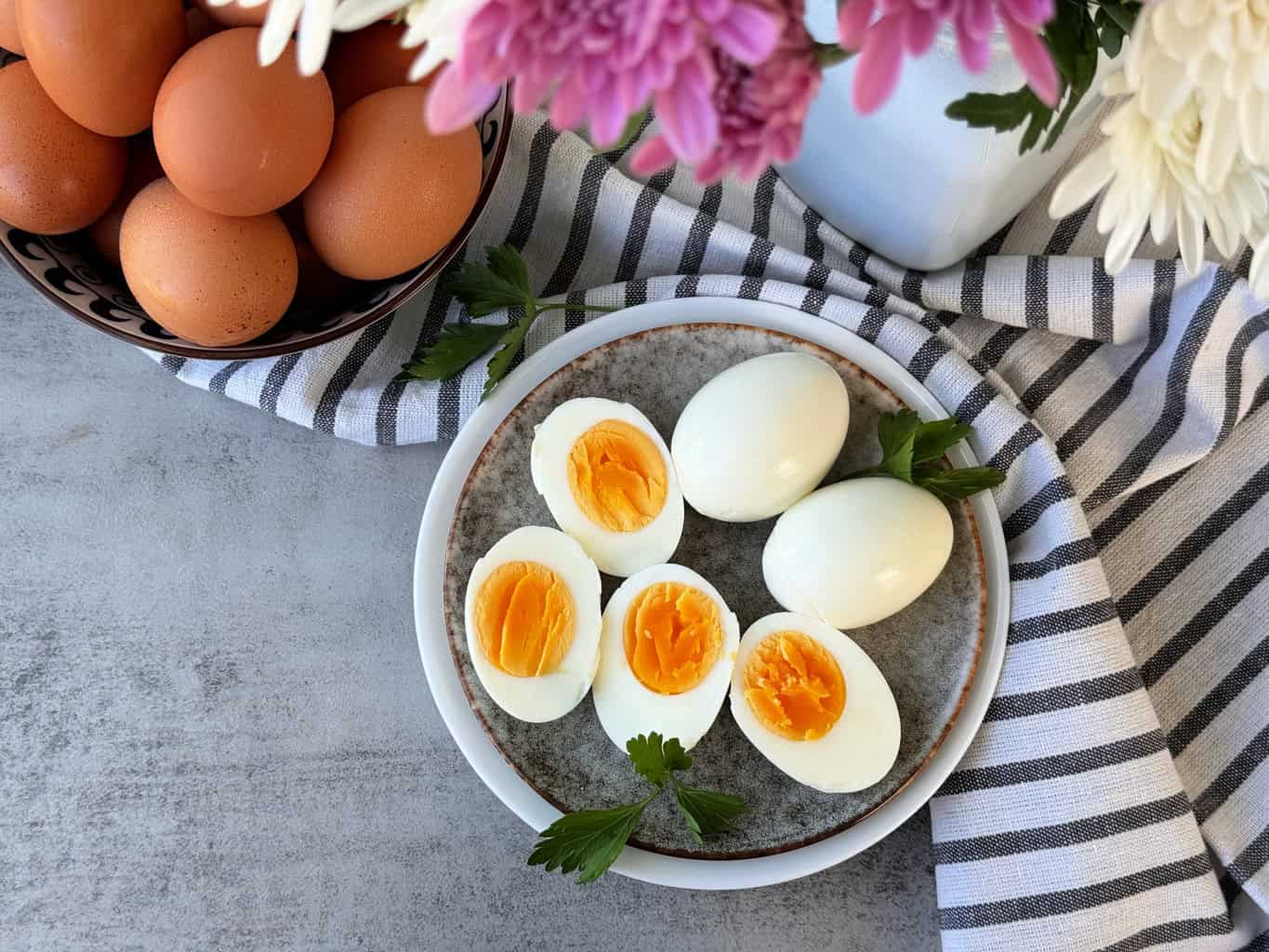How to Use a Microwave Egg Boiler