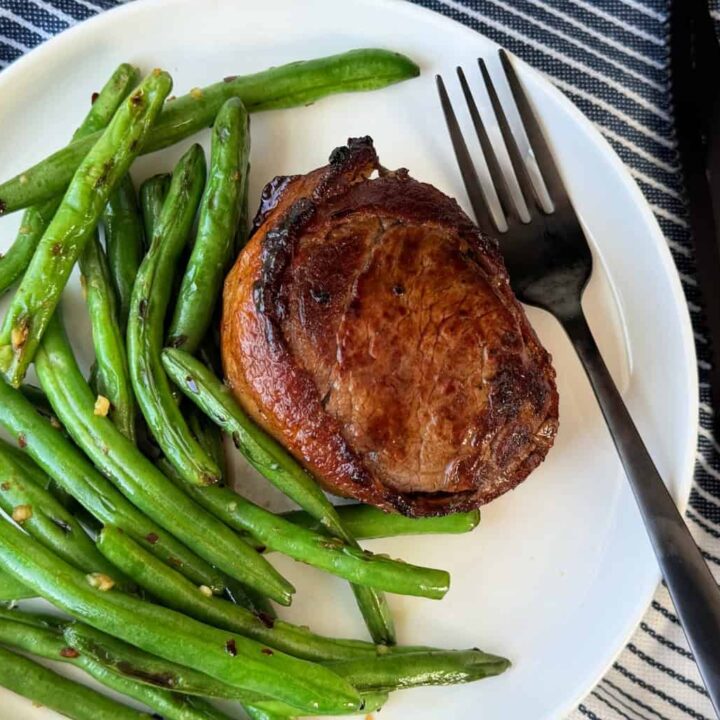how long to cook filet mignon in oven after searing