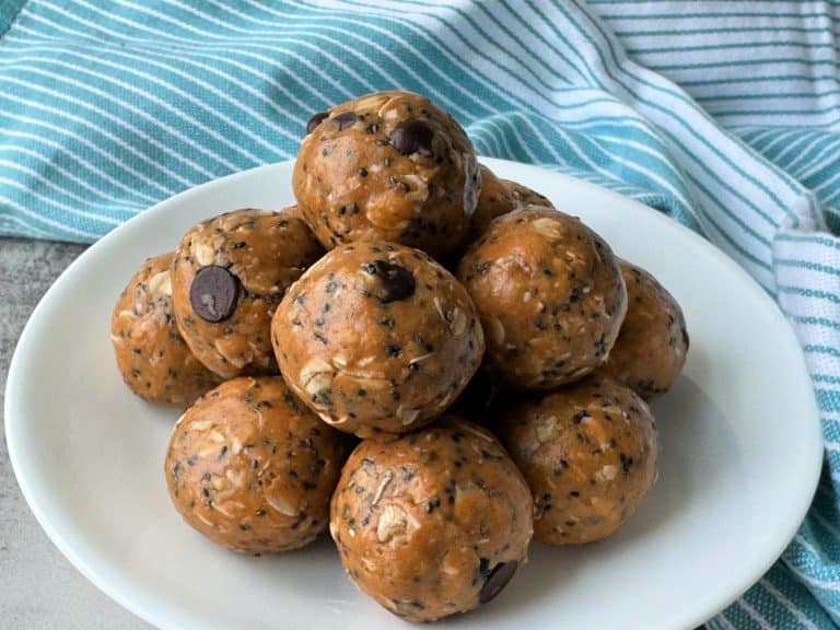peanut butter and oatmeal protein balls